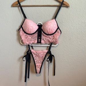 Floral lace lingerie set